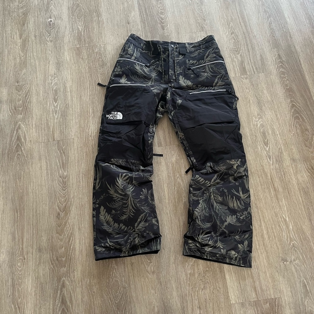 North Face Ski/Snowboard Pants Size Medium